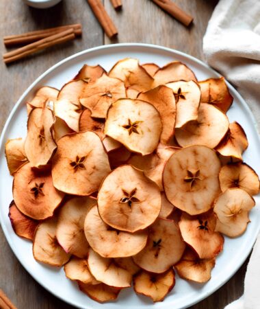 Deliciously Easy Baked Cinnamon Apple Crisps