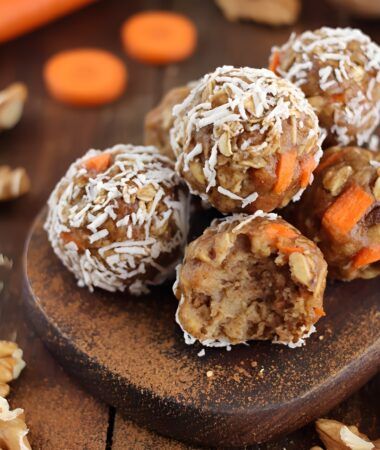Healthy Carrot Cake Energy Bites