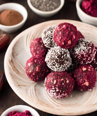 Raspberry Dark Chocolate Energy Balls for Quick Snacks