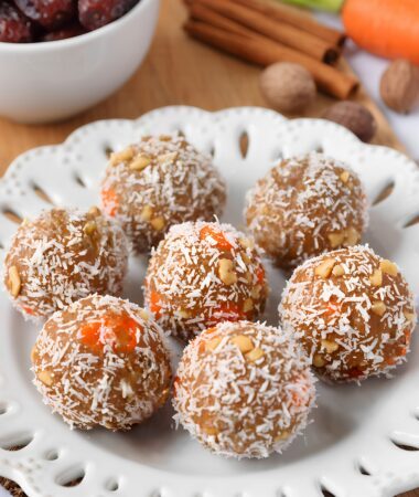 Spiced Carrot Cake Energy Bites – Healthy Fall Snack